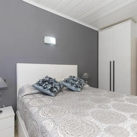 Bonito Apartamento Con Gran Terraza Privada- C12 *